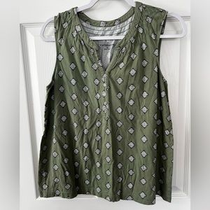 Women’s Sleeveless Blouse